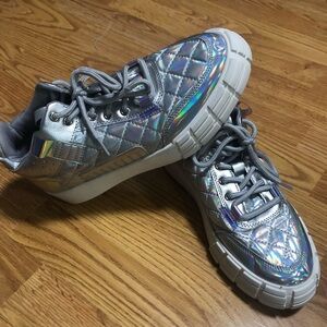 Shoe Dazzle Metallic Shoes/ Size: 8 / Color: holographic